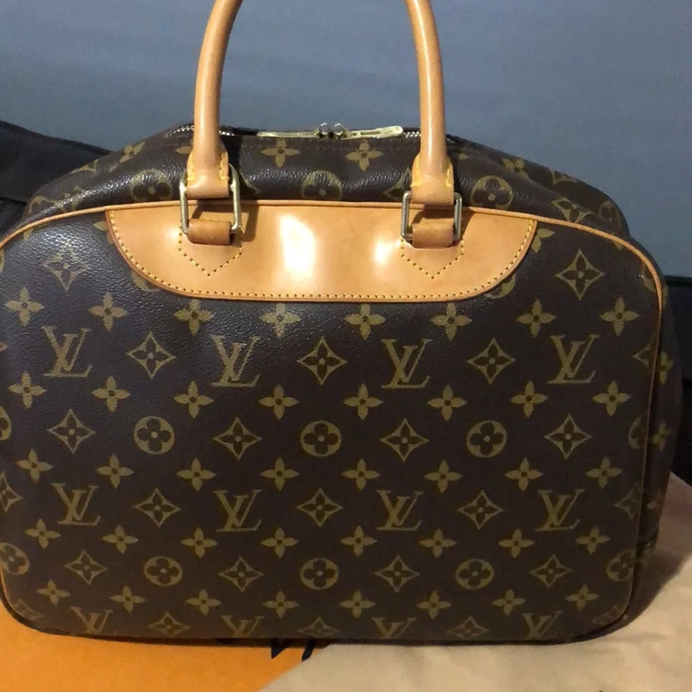 Louis Vuitton Deuville - Picture 6 of 17